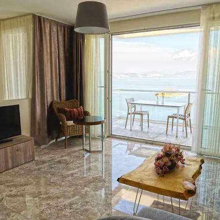 Bodrum Adabuku Luks 2+1 Ozel Plaj Ve Havuzlu Bogazici